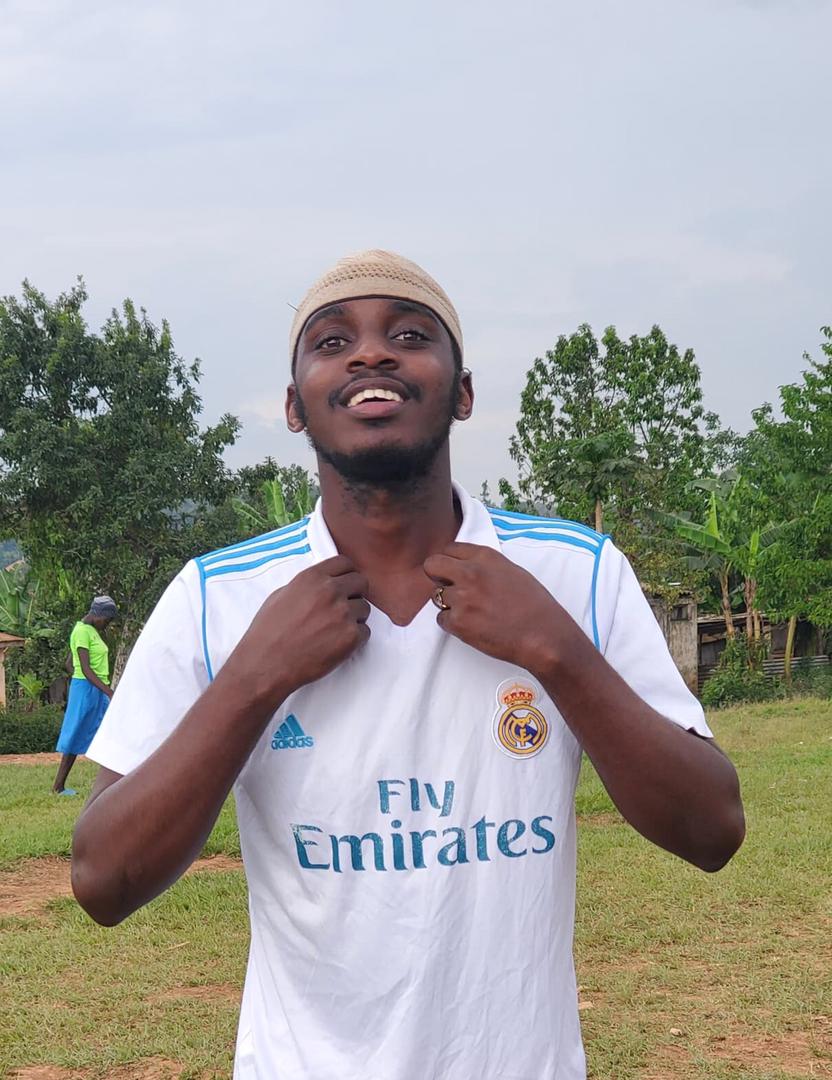 Wishing Coach Kalule of Los Blancos all the best — better late than never! 🙌⚽ Your impact on and off the pitch never goes unnoticed. #BilalAlumniLeague #LosBlancos #Respect