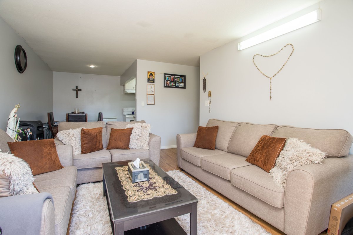 sellingYVR's tweet photo. 🏡NEW LISTING

📍308 10468 148 St, Guildford, North Surrey
💰 $375,000
🛏️ 1 | 🛁 1 | 📏 659 sqft 

A well-maintained, fully rain-screened building w/ upgrades including windows, sliding doors, siding &amp; deck membranes. 

For a private showing: Cheryl@hillandharbourgroup.com https://t.co/NtuSBIBxjJ