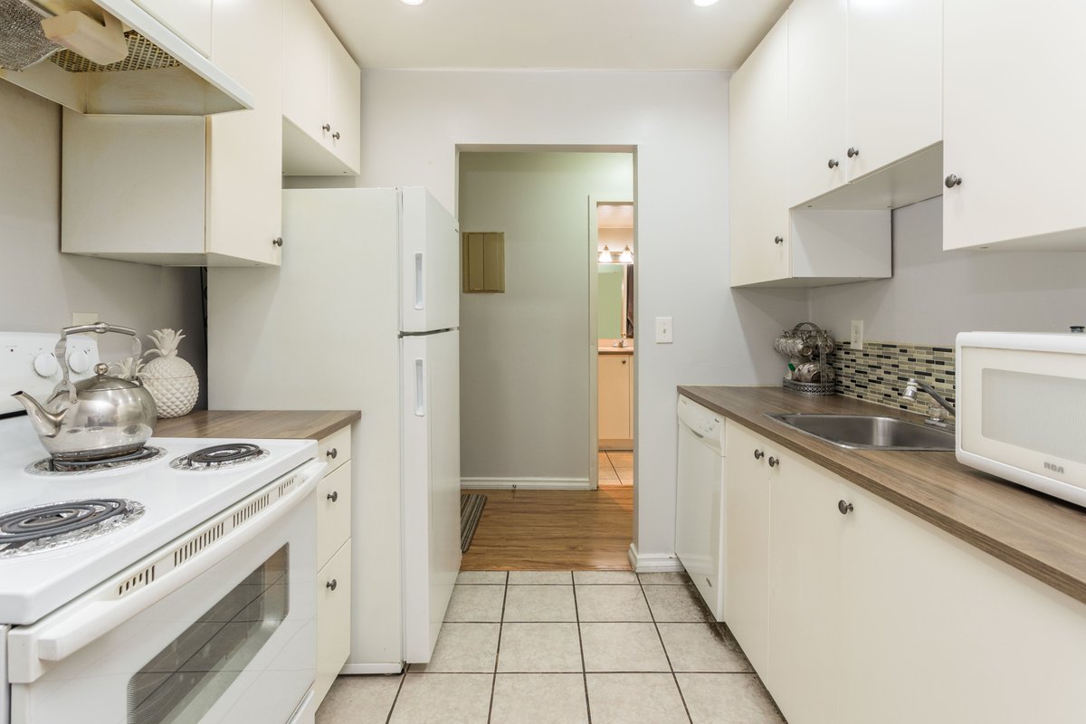sellingYVR's tweet photo. 🏡NEW LISTING

📍308 10468 148 St, Guildford, North Surrey
💰 $375,000
🛏️ 1 | 🛁 1 | 📏 659 sqft 

A well-maintained, fully rain-screened building w/ upgrades including windows, sliding doors, siding &amp; deck membranes. 

For a private showing: Cheryl@hillandharbourgroup.com https://t.co/NtuSBIBxjJ
