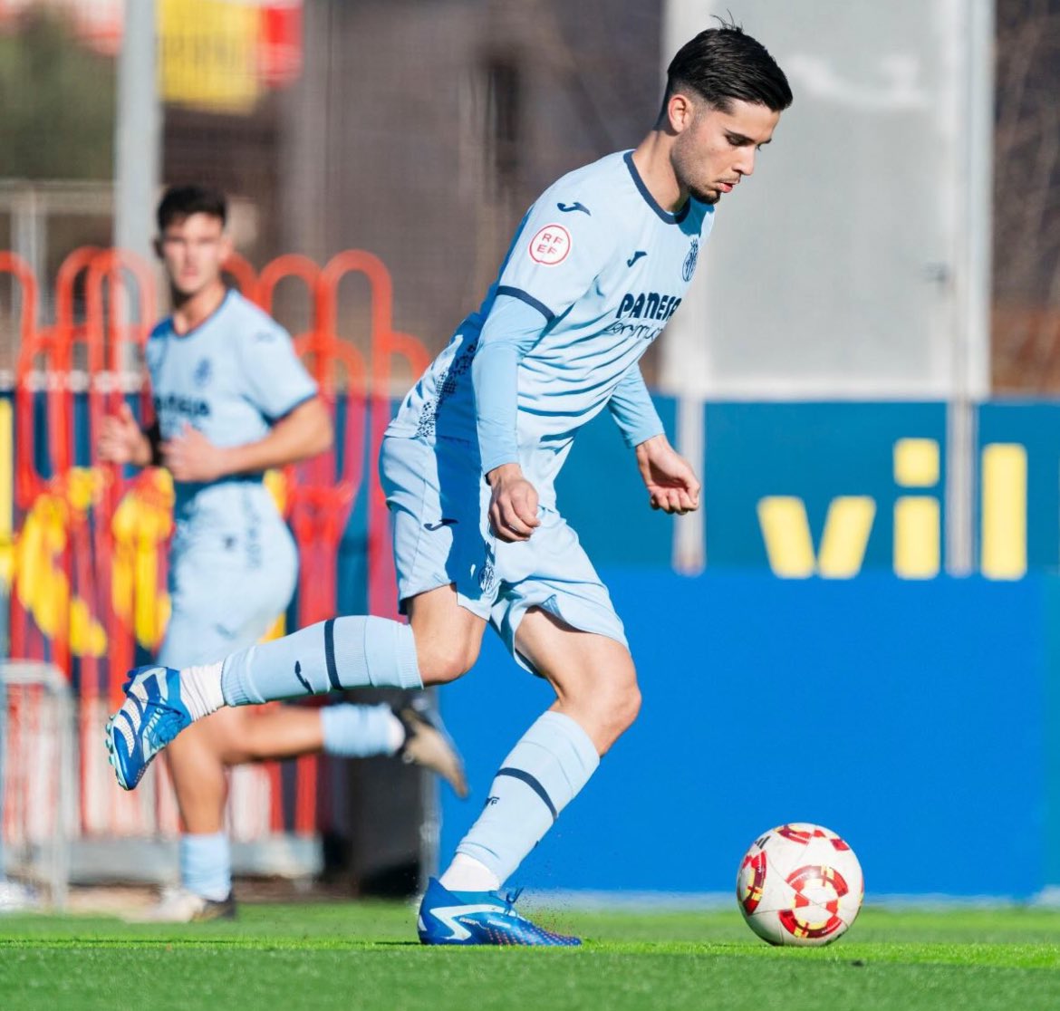 JMCMerino6's tweet photo. 🟡✅ Incorporación express del #CádizCF. ÁLVARO FERNÁNDEZ contaba con el interés del Salamanca UDS y los filiales de Granada y Almería

✍🏼 El defensa isleño ha firmado por un año (2026) y ocupará ficha del Balón, aunque apunta a dinámica del Mirandilla, como indica @beniarroyo_. https://t.co/Simy1zoKMD