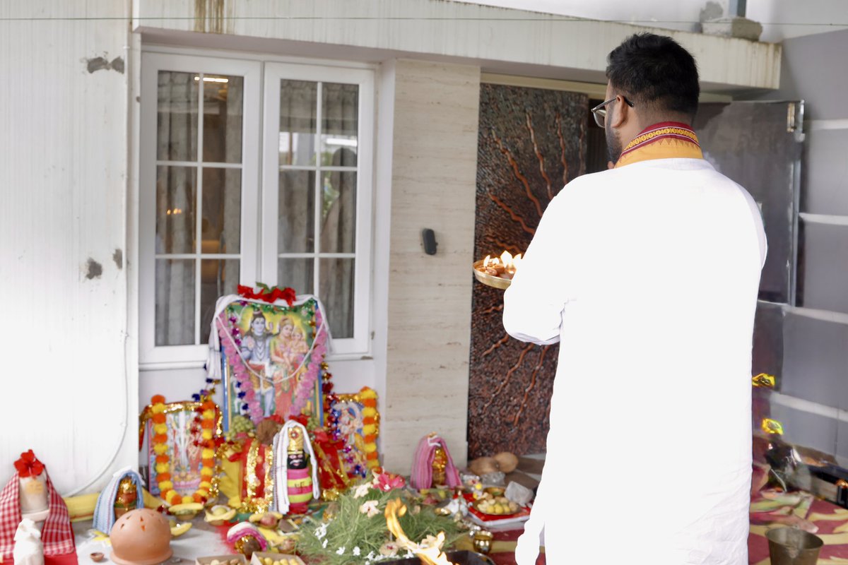 imchandanRay's tweet photo. Yesterday On the auspicious last Somwar of Sawan, performed Rudrabhishek and Hawan Pujan at home, seeking Lord Shiva’s blessings for strength, peace, and prosperity. 🙏🏻

#Sawan #LastSomwar #Rudrabhishek #HarHarMahadev #JaiMahakal https://t.co/lTfkPyfpWX