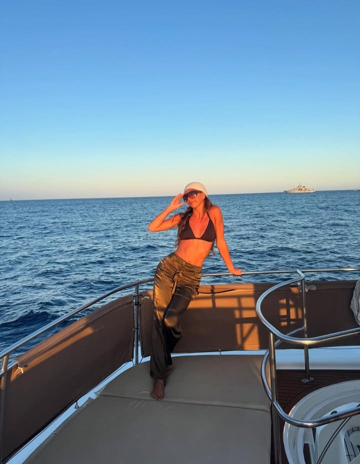 evamyuniverse's tweet photo. Eva qui profite du soleil 😍☀️ https://t.co/Swmfz98X2u