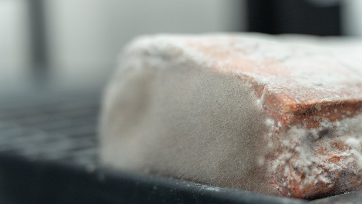 BrunsonMeats's tweet photo. 35-Day Noble Mold Dry-Aged Strip Loin #moldymeat #noblemold #dryage #BEEF #Food https://t.co/cQhUIeS7dy