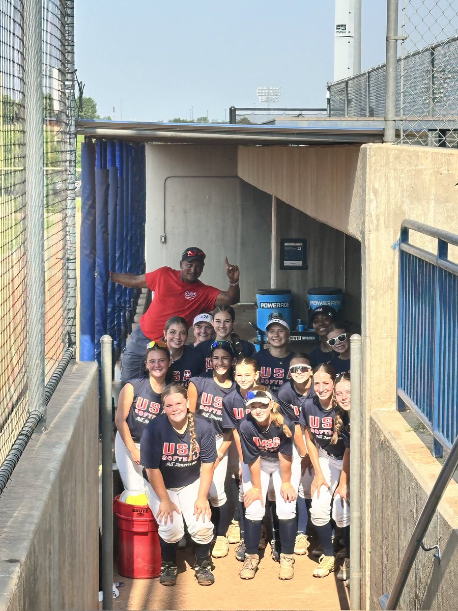 Day 3💙❤️
Won our 2nd game 2-0!!!! Excited to play on the big Stadium with these ladies this afternoon.
<a href="/USASoftball/">USA Softball</a>
