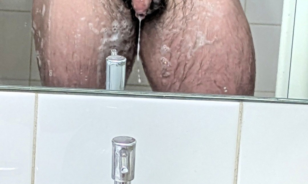 Frediprinzjrjr's tweet photo. Anyone else get so horny they precum the entire time they shower 😏.  Happy Tuesday y'all! https://t.co/cNORy7zTyU