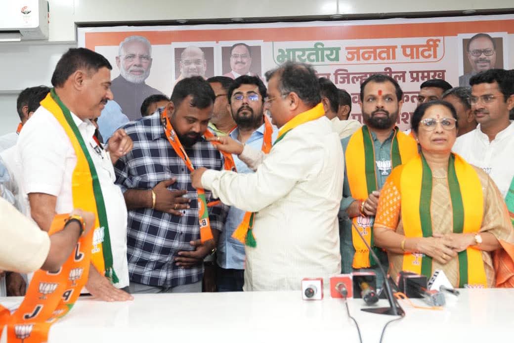 Mahendra patil (modi ka parivar ) tweet media