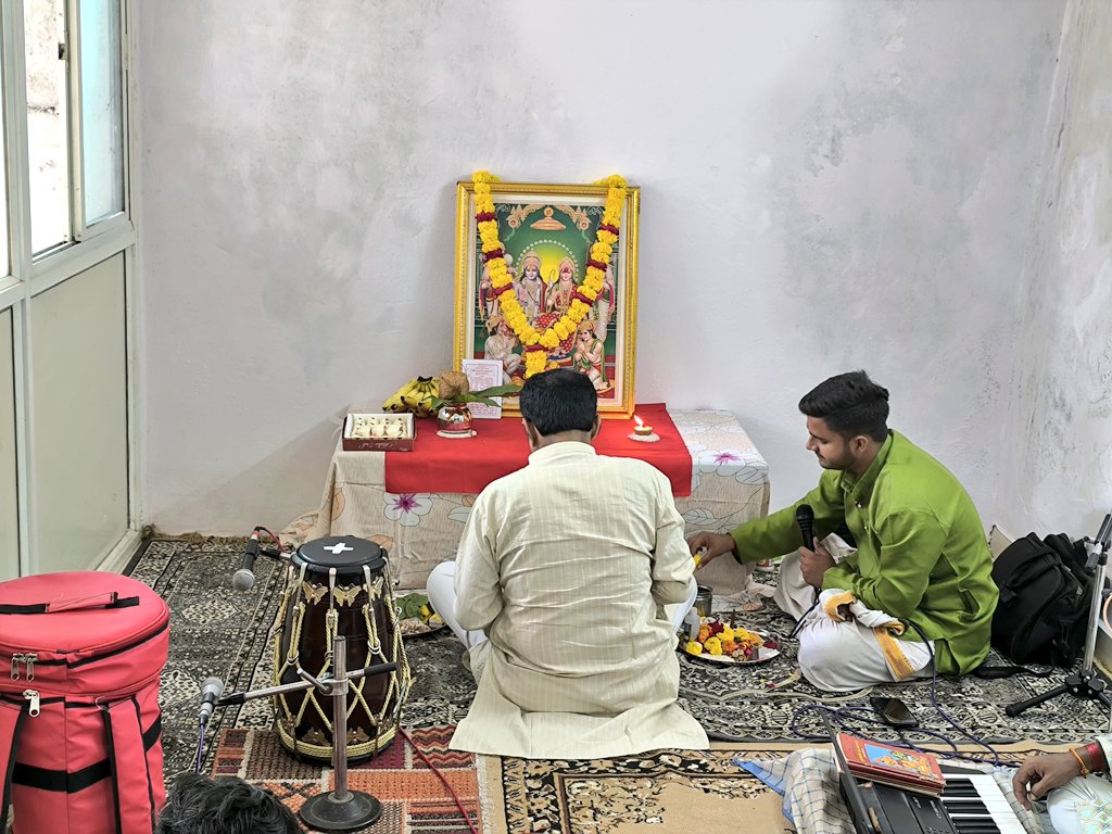 Bpsingh_bjp's tweet photo. आज प्रातः चार इमली स्थित निवास पर श्रद्धा और भक्ति भाव से "सुंदरकांड पाठ" का आयोजन किया गया।🌺🕉️

श्रीरामचरितमानस के इस दिव्य अध्याय के पाठ से वातावरण राममय हो उठा। 📿

जय श्रीराम।🚩

#SundarkandPath #RamBhakti  #PannaVidhansabha #JaiShriRam https://t.co/zpIuOpncnL