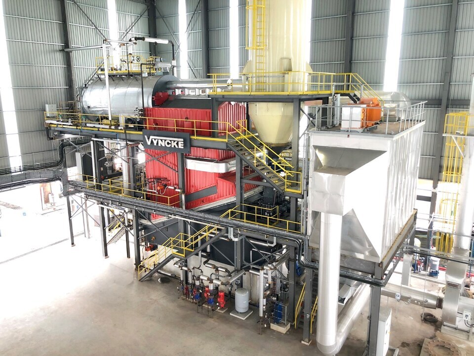 VYNCKE_NV's tweet image. #ThrowbackTuesday to this cocoa-powered installation in Malaysia! 🍫

Designed to run on cocoa shells, it turns waste into steam.

#BoilerFacts:
🟦 Capacity: 7.7 MW
🟥 Output: 10 TPH steam
⬛ Fuel: Cocoa shells

#Vyncke #CleanEnergyTechnology #CocoaPower #BiomassBoiler