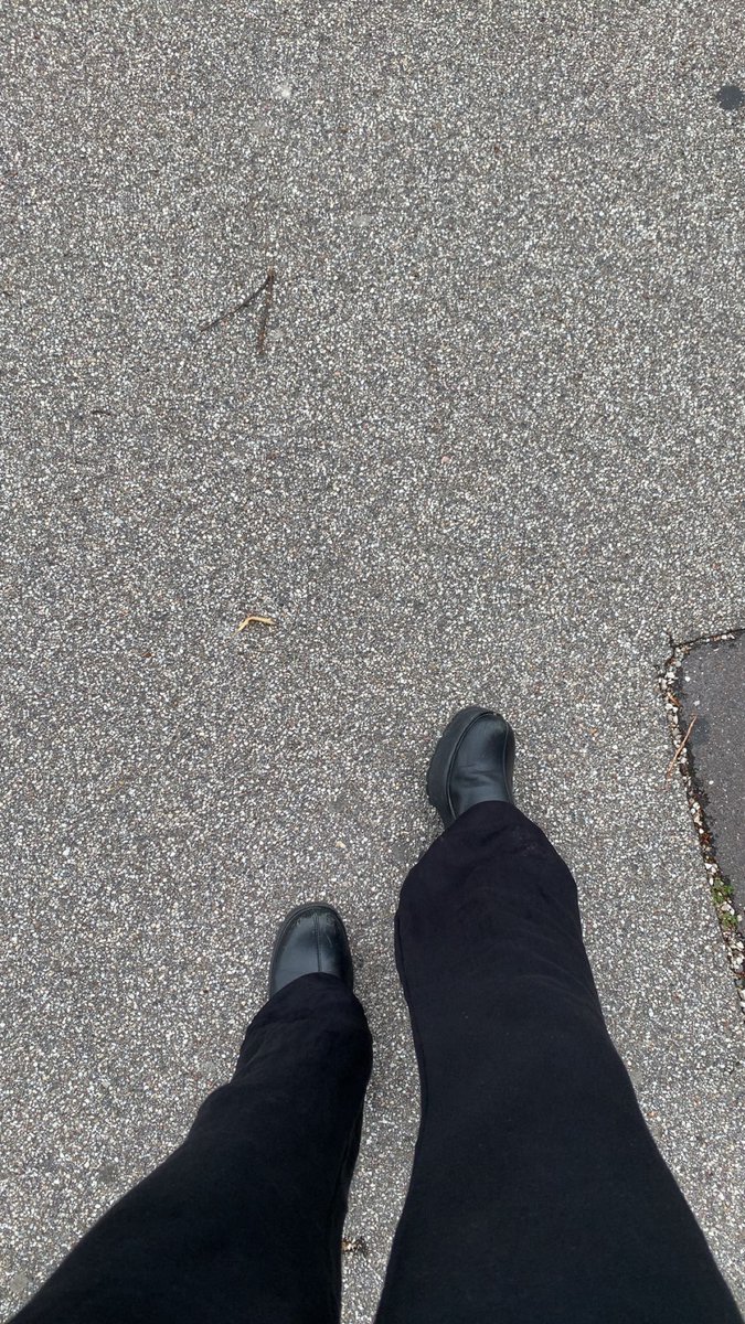 It‘s been a while, hasn‘t it? 💘

Da ich mittlerweile nur noch begrenzt Zeit zur Verfügung habe, werde ich um so sorgfältiger auswählen, in wen ich meine Zeit investiere und wen ich als meinen Diener ernennen werde.

Ich lese mir gerade alle Bewerbungen durch und entscheide, mit