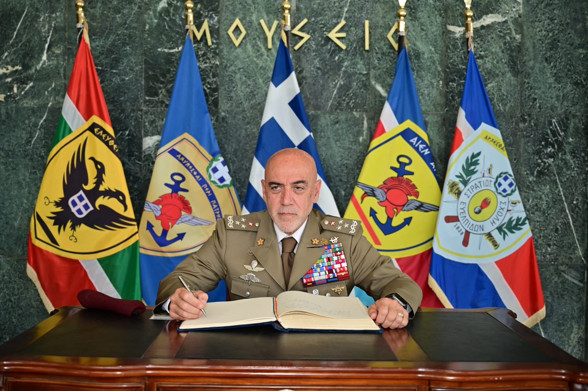 Incontro ad #Atene tra il Capo di SME, Gen.C.A. Carmine #Masiello, e il Comandante dell’Esercito ellenico, Gen.C.A. Georgios Kostidis. La visita fa seguito a quella svolta a #Roma dalla controparte a ottobre scorso. 
Al centro dei colloqui la condivisione di prospettive e