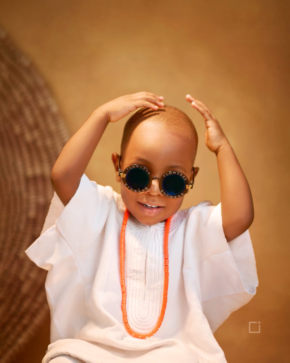 ijeworks's tweet photo. Imisi is TWO🎉🎉
Starting August with these images we took of the ever vibrant Imisi.
Glasses: Grandma
Outfit: @_oyecouture
#ijeworks #birthday #portraits https://t.co/m8AsOpeLw4