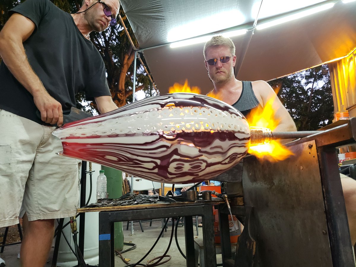 🌄 Our Marketing Director shares a full day of adventure on Maui!
☀️ Catch sunrise at Haleakalā — it’s cold, early, and absolutely worth it.
🌿 Zip through the treetops at Jungle Zipline in Haʻikū for jungle thrills.
🔥 End with a hands-on glassblowing class at Moana Glass in