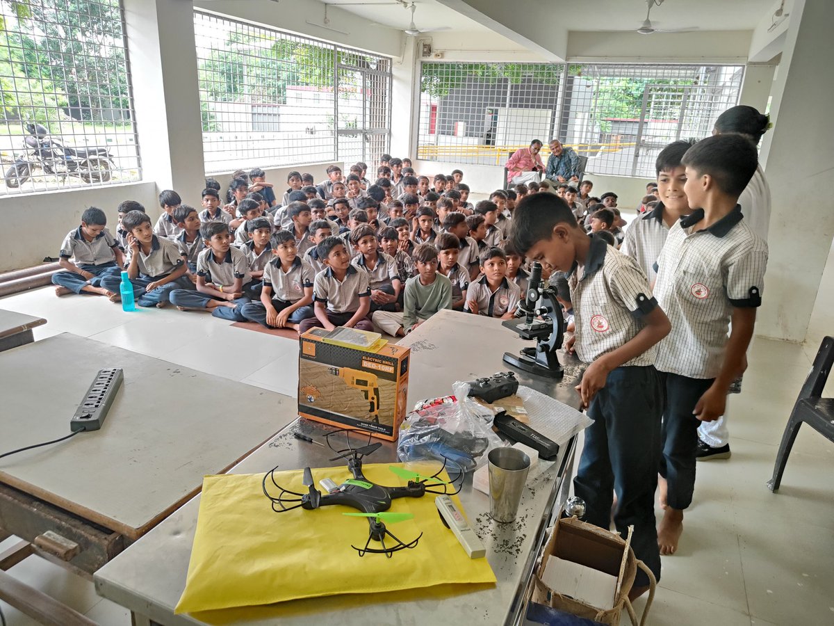iplabpatan's tweet photo. A Science Model Exhibition and Technology Outreach event was conducted by CSC PATAN with IP AND INNOVATION LAB at Aghar village primary school. Students were introduced to various technologies and IP. #IP #dronetechnology #microscopes #drilling #gluegun #skillindia #IPLABPATAN https://t.co/TGBBJLowNL