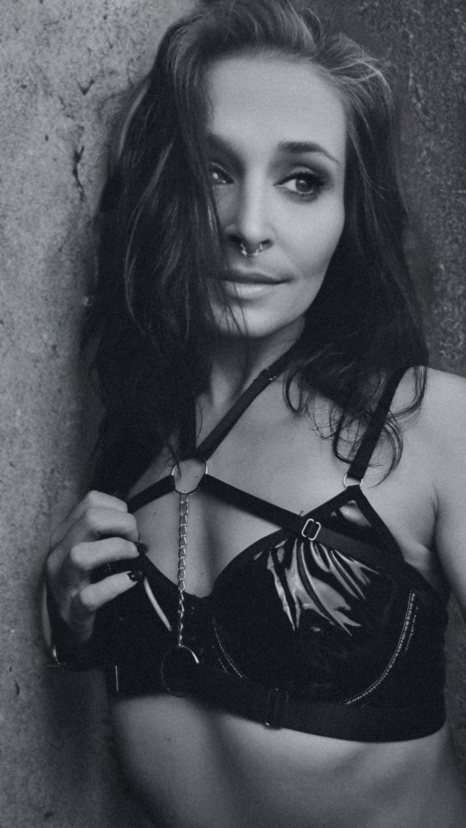 Ich bin wahrscheinlich zu normal &amp; wahrscheinlich sogar auch zu langweilig gestrickt ... 

Bin nicht das und wurde nicht zu dass, was man sich erhofft 

#ThoughtForTheDay