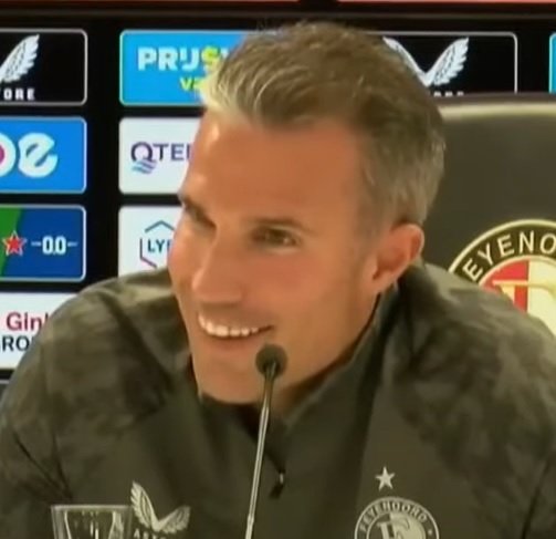 - Soru: "Fenerbahçe'deki en güzel hatıran neydi?"
- Van Persie: "Kadıköy'de Galatasaray'a attığım 2 gol."