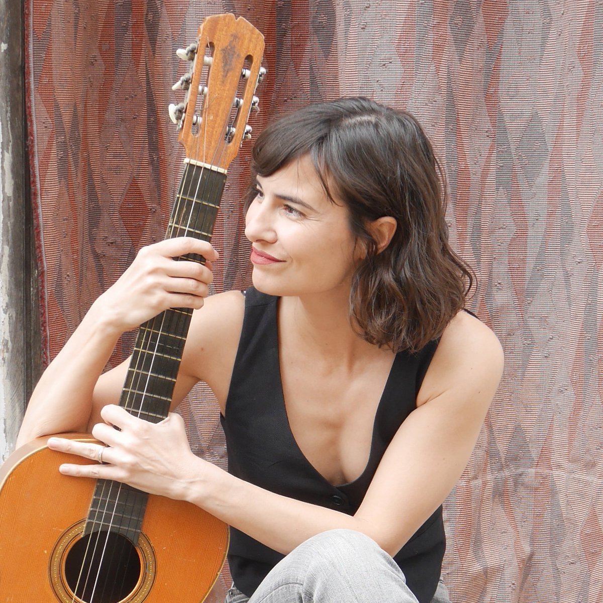 🎶 Damos la bienvenida a Lorena López <a href="/Brucke_Music/">Lorena_Brucke</a> a nuestra Junta Directiva como Vocal Coordinadora de Música de la <a href="/sociedadsecpc/">SECPC</a>.
Gestora cultural, compositora y cantante con experiencia en museos estatales y proyectos artísticos. 
¡Una voz que une patrimonio y creación! 🏛️🎤