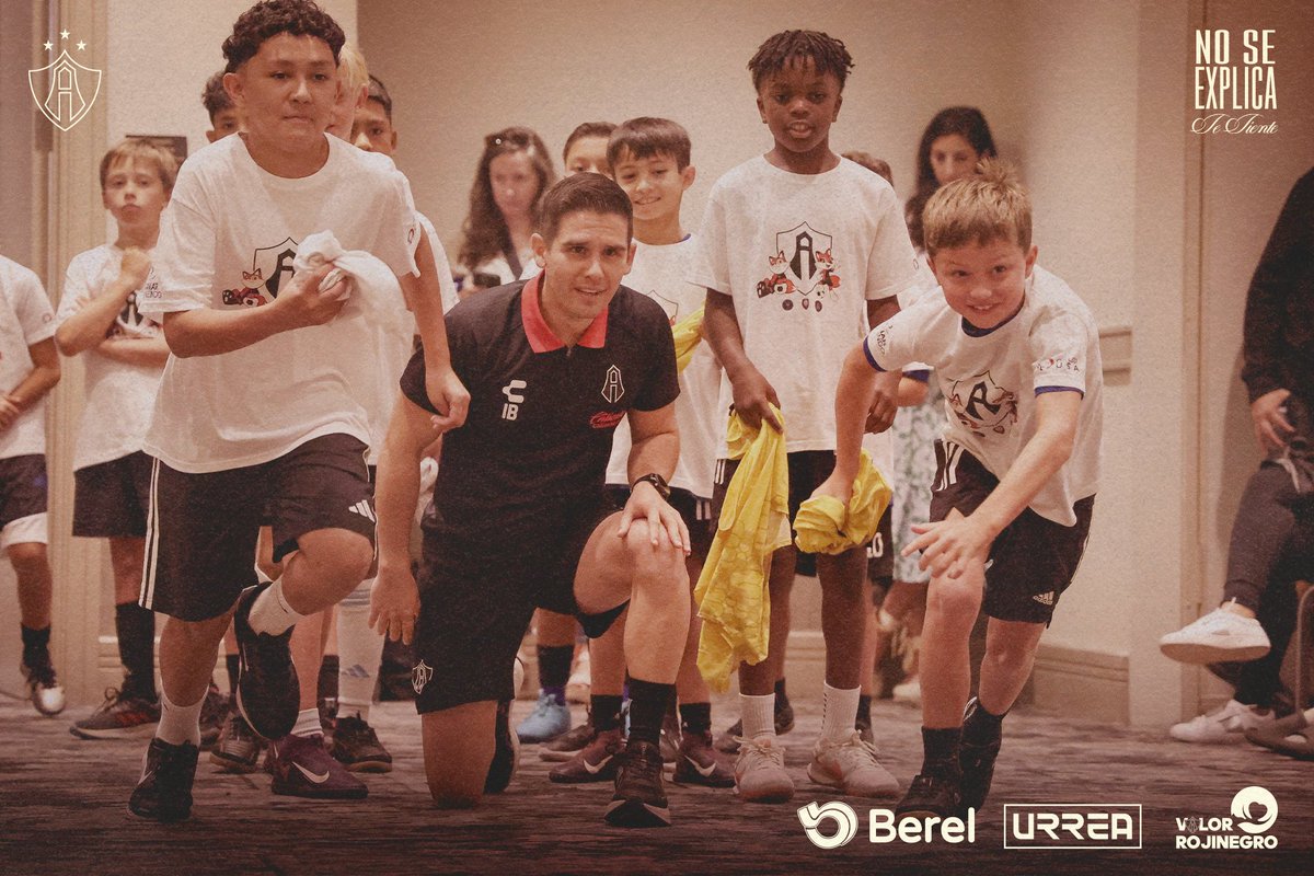Atlas FC (@atlasfc) on Twitter photo ¡El #ValorRojinegro llegó a Atlanta de la mano de nuestros Fisioterapeutas! ❤️🖤
El día de hoy recibimos a nuestros amigos y pequeños deportistas de <a href="/unitedwayatl/">United Way of Greater Atlanta</a>, que con toda la convicción de @ganarsirviendo se les impartió una charla para la prevención de lesiones y sobre las ¡El #ValorRojinegro llegó a Atlanta de la mano de nuestros Fisioterapeutas! ❤️🖤
El día de hoy recibimos a nuestros amigos y pequeños deportistas de <a href="/unitedwayatl/">United Way of Greater Atlanta</a>, que con toda la convicción de @ganarsirviendo se les impartió una charla para la prevención de lesiones y sobre las