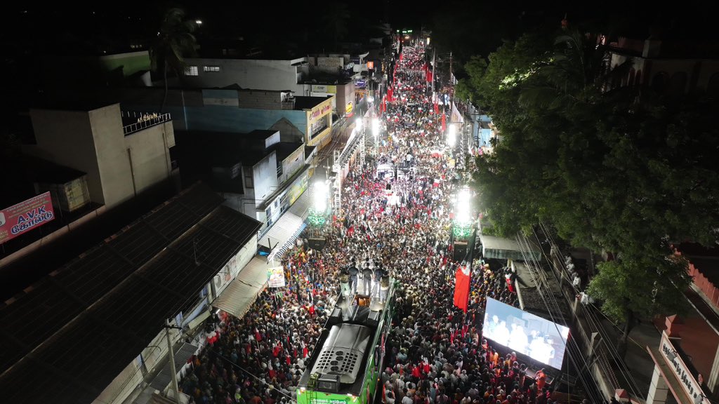 EPSTamilNadu's tweet image. #அம்பை மக்களின் அன்பான வரவேற்பைப் பெற்றதில் பெருமகிழ்ச்சி.

விளம்பரத்தால், விளம்பரத்திற்காகவே இருக்கும் திமுக அரசை வீழ்த்தி, மீண்டும் மக்களால், மக்களுக்கான @AIADMKOfficial அரசை மீண்டும் அமைப்போம்!

#மக்களைக்_காப்போம்
#தமிழகத்தை_மீட்போம்
#ByeByeStalin