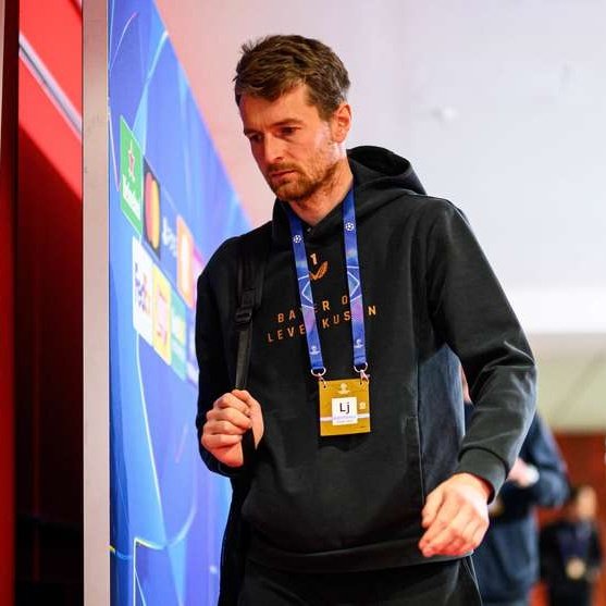 Simon Rolfes on Lukas Hradecky's situation: "There's a good exchange and Lukas is a truly a deserving player, and he maybe sees the perspective that he won't be able to play [here] as much after Mark Flekken's arrival and has the opportunity to play in the Champions League [at AS