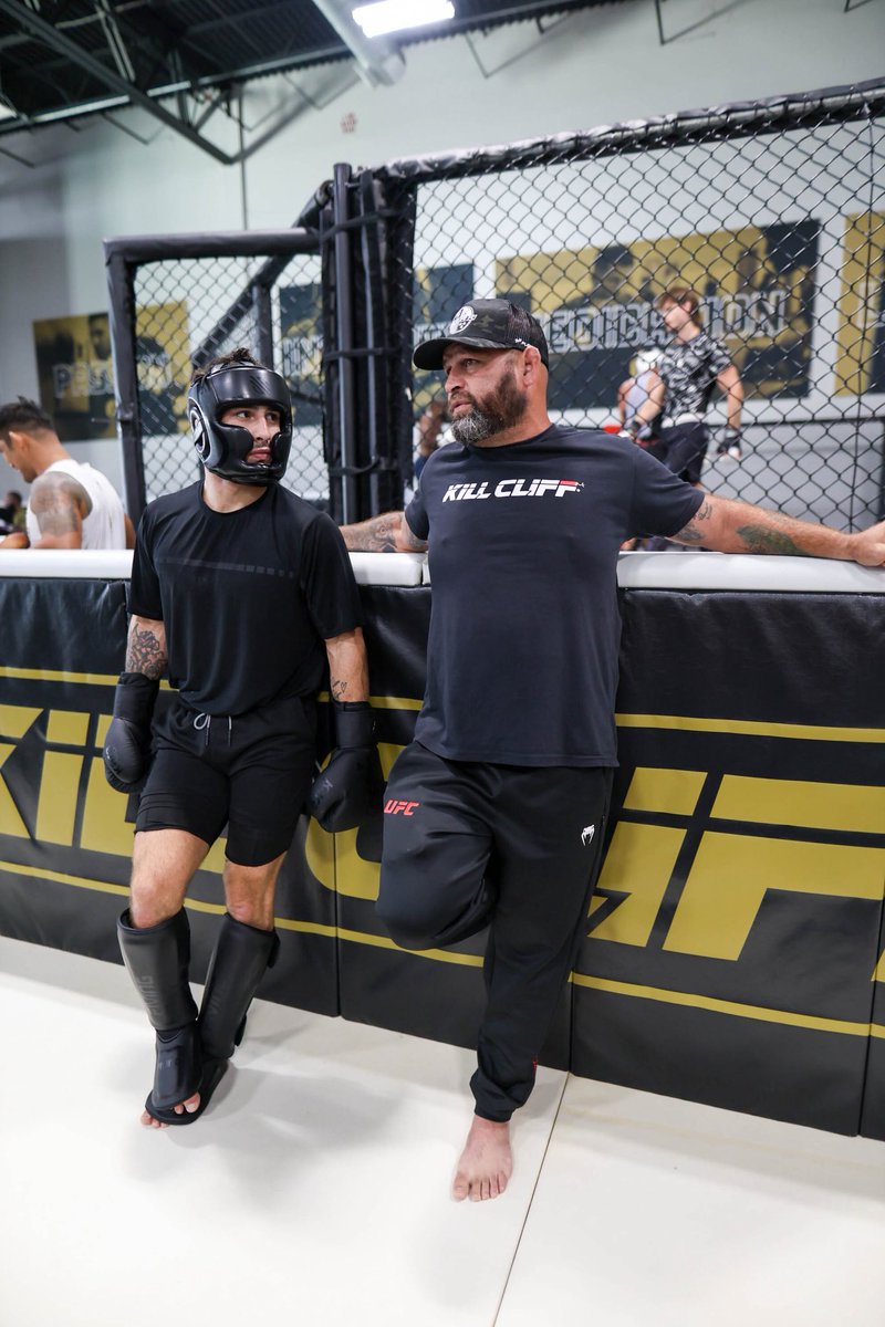 michaelblockhus's tweet image. ⚔️War Soon…

Fine tuning and staying sharp for next Sunday August 17! @furyfighting in Houston, TX. 👊

📸 @alexweinraub 
#KILLCLIFFFC #MMA #FURY #UFCFIGHTPASS #WRESTLING #BOXING