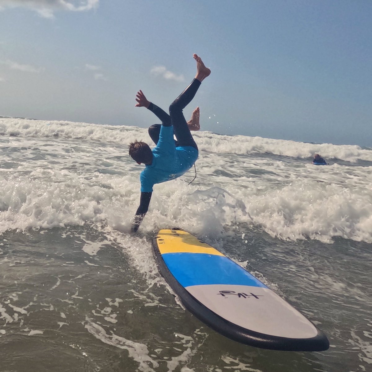 WoolacombeSurf's tweet image. When things don’t go to plan…. 😳😱🤯 #how? #likereally #how #wackywipeouts #actiononwipeout #ifatfirstyoudontsucceed #process #what!? #wipeout @kookofthedayog  #checkthisout #surfschool #honest #woolacombe #woolacombebay #northdevon #shapes #ocean #summer #fun