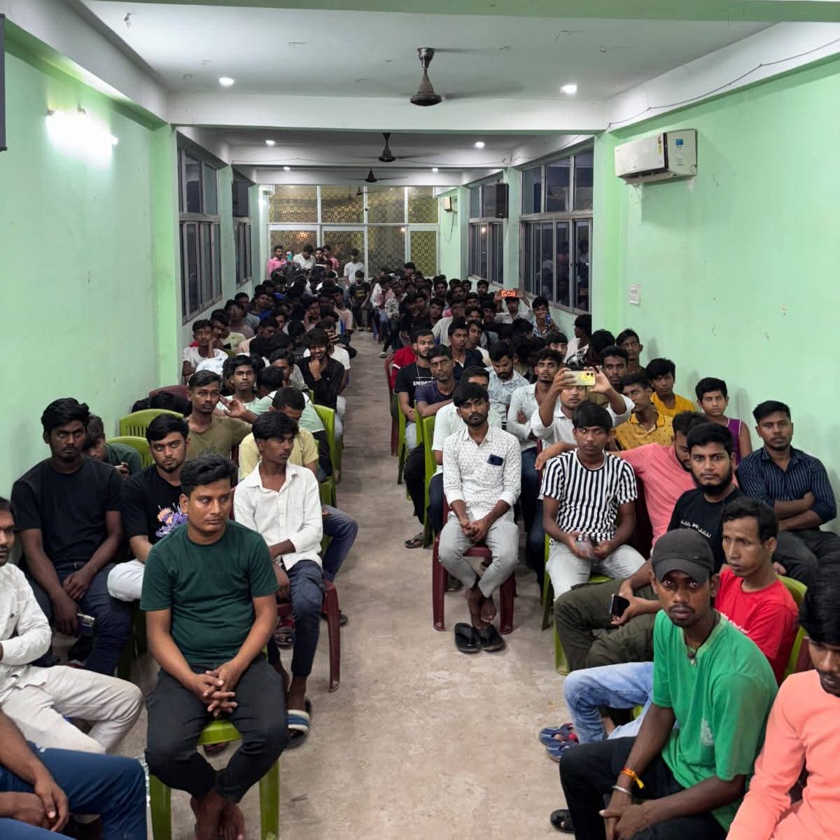 Amirulislam0072's tweet image. ২৮শে আগস্ট তৃণমূল ছাত্রপরিষদের প্রতিষ্ঠা দিবস উপলক্ষে ধুলিয়ান শহর তৃণমূল ছাত্র পরিষদের প্রস্তুতি সভায়।
@abhishekaitc @RitabrataBanerj 
#samserganjassembly #tmcp