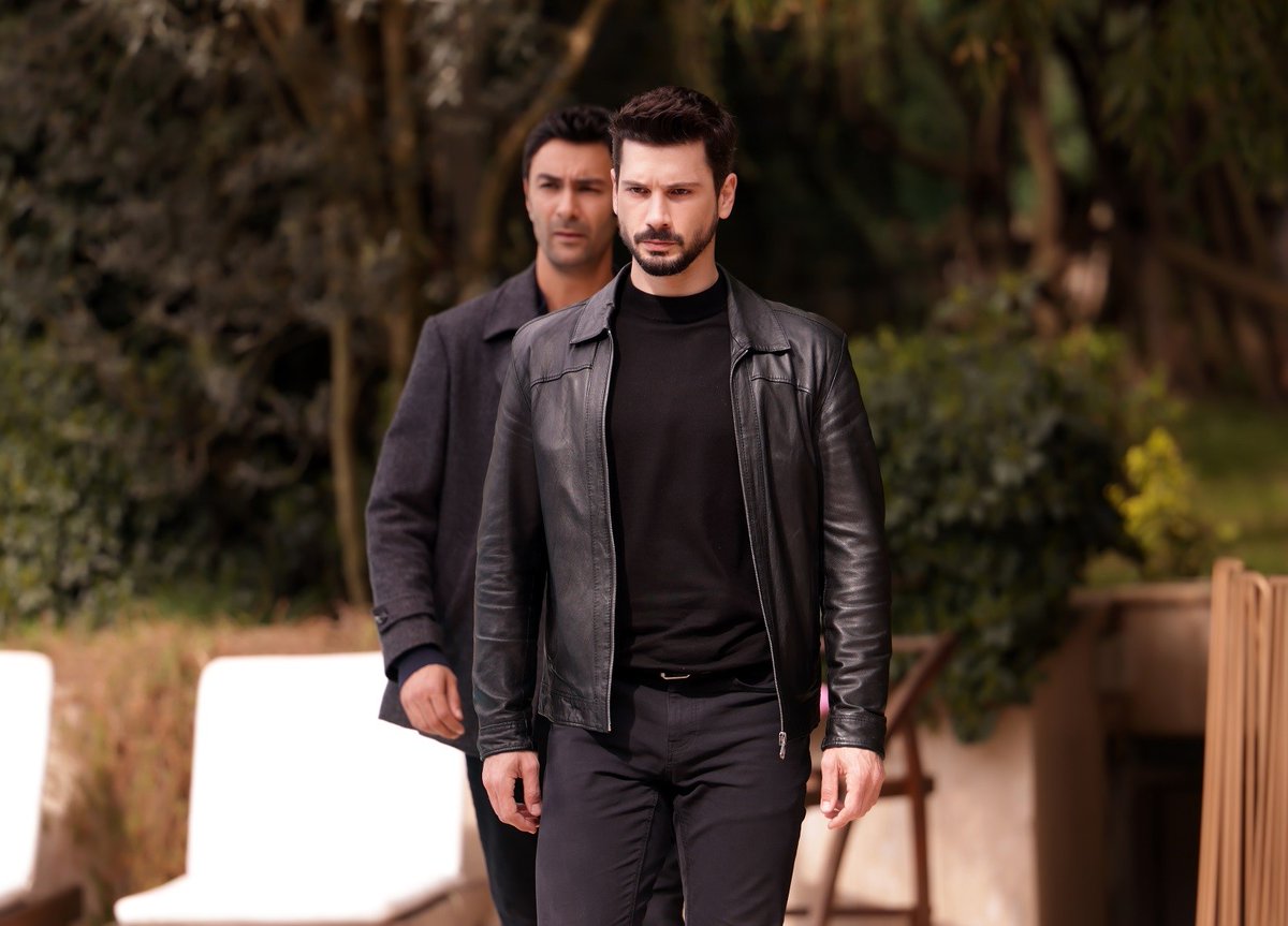 سيناريو حدود يتم بدء العمل عليه خلال 15 او 20 هذا الشهر بالاضافة لا توجد اي ممثله مرشحه للعمل حتى الأن 
#HudutsuzSevda #DenizCanAktaş