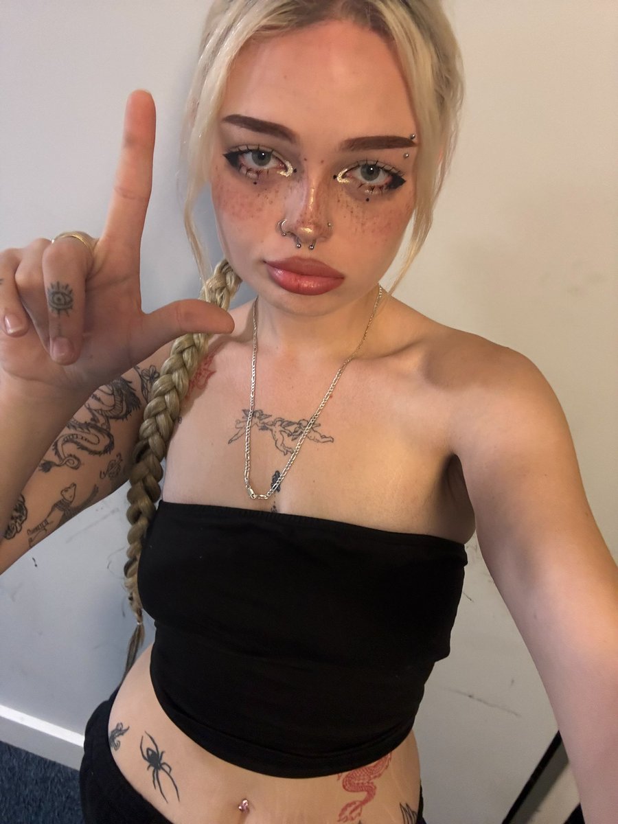Double domme cash meets and real time sessions Thursday London 😵‍💫
Ever been bullied by 2 20year old brats ? 

Findommeuk findomme cashmeet cash meet cashmeets double domme findomme paypiguk irlworship paypiguk paypiglondon femdom femdomlondon wallet drain humanatm