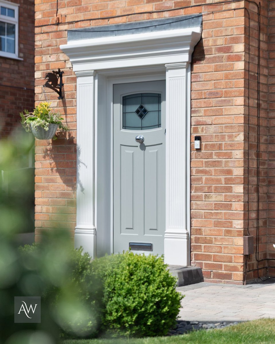 A match made in heaven.

I mean, come on. Doesn’t this Rockdoor Newark in Agate Grey look perfect on this property?

Let us know what you think in the comments below 👇