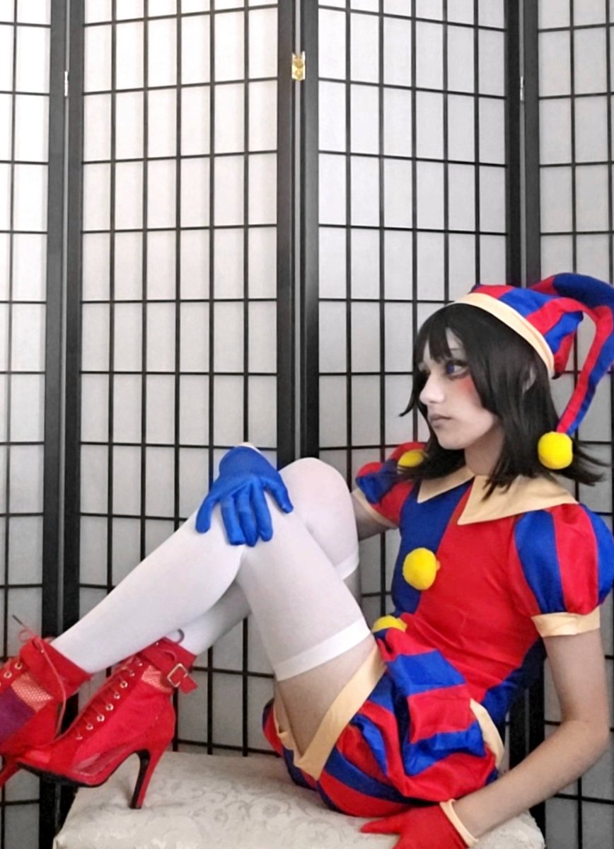 akodusk's tweet photo. my pomni cosplay #tadc https://t.co/NI8aeoYD1O
