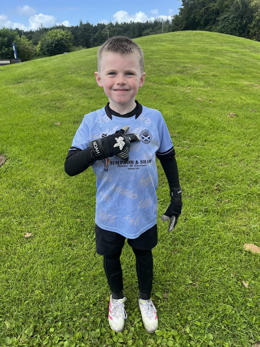 Rocking his <a href="/AyrUnitedFC/">Ayr United</a> GK shirt at football camp today🙌🏻