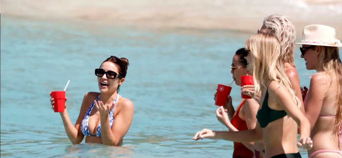 Το Βατράχι (@to_vatraxi) on Twitter photo Σε υψηλά επίπεδα και φέτος ο αριθμός των σελέμπριτι που «αισθάνονται ευλογημένοι» Σε υψηλά επίπεδα και φέτος ο αριθμός των σελέμπριτι που «αισθάνονται ευλογημένοι»