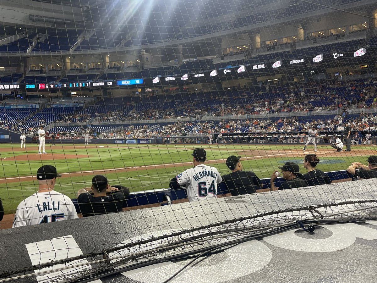 Love this new @marlins team! These young, humble players will find their way, I have no doubt. They just need more time together &amp; time to grow. Plus they are ridiculously fan friendly! Signing with a baby? Wow! Good luck Jesus! <a href="/MollyGlassman2/">Molly Glassman</a> &amp; I will miss you! #marlinsbeisbol