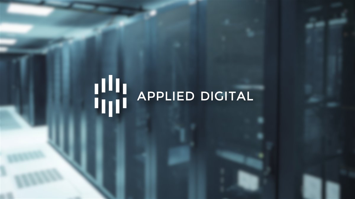 JeffNealJohnson's tweet photo. Why the 220% surge in $APLD call options? 📈 Traders are betting on its transformation into a powerful AI Landlord 🔑, now validated by a massive $11 BILLION contract with CoreWeave. READ MORE 👉 https://t.co/3GsaLj2PG0  #APLD #AI #Investing #StockMarket #Datacenter #Tech https://t.co/8shyhmcpH6