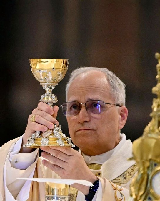 JesusDailyToday's tweet photo. Pray for the Holy Father https://t.co/C4bKiAr5lj