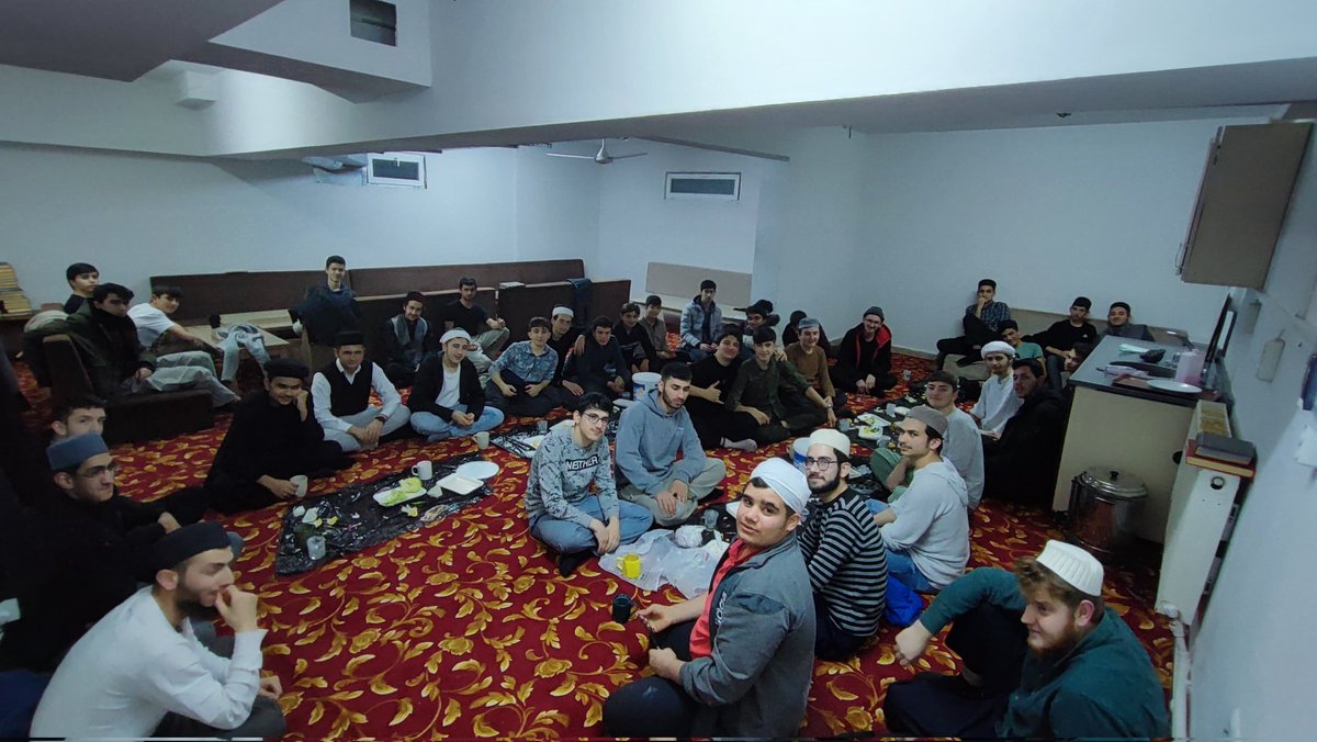 Hafızlığını yeni bitirmiş şimdi ne yapayım diye düşünen kardeş şöyle bi ortamda beraber İFAM da İslami ilimler okumaya varmısın
#hafızlahasbihal