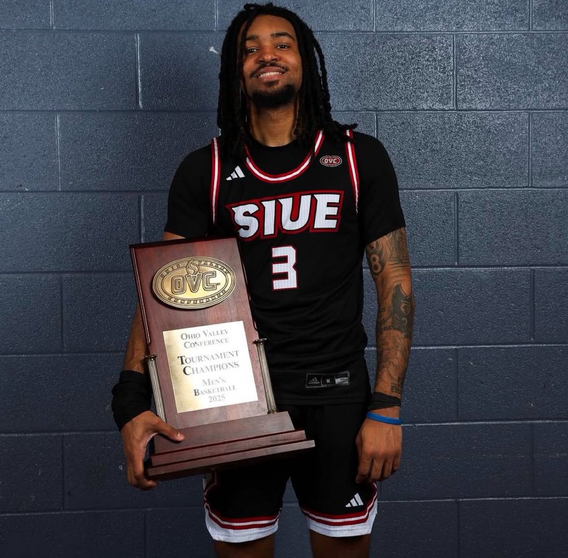 Coach Barone announced at last week’s open practice that Ray’Sean Taylor’s jersey will be retired in the rafters at SIUE. 

Ray’Sean holds the all time scoring record in SIUE’s history and lead SIUE to their first ever March Madness appearance!