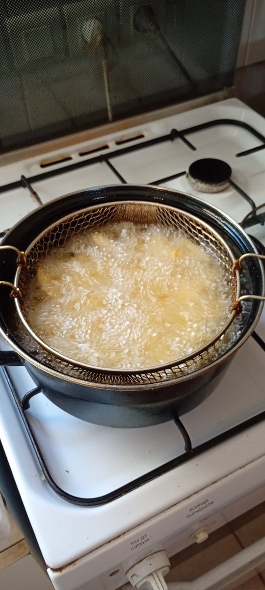 chris40851's tweet image. #Frites ✨🍟
#Maison avec 2 cuissons 👌