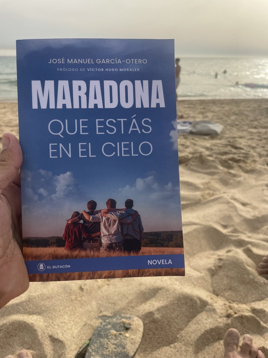 cesarvizcaino's tweet image. Zahara, el  @butacondelgarci  y #Maradona siempre son una buena excusa para volver al papel en verano.
Magnifico libro con el estilo inconfundible del maestro.