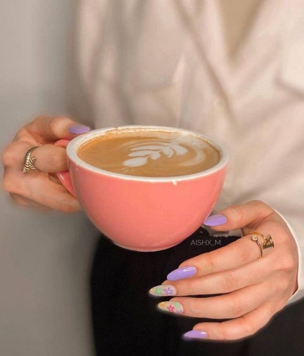 عِندمآ أكُون مَعك 
 إعلم أنّ حُدود العَقل أعلَنت برآئتِها منّي..