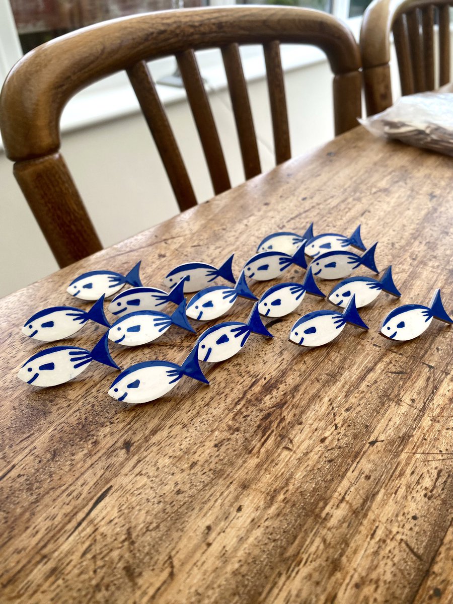 RexHope3's tweet photo. Alongside my usual goodie bags, I hand painted 150 super tuna badges for day 1 of Run Seokjin in London and they went like hot cakes! I was so tickled to see how much people enjoyed them. If you got one, I hope you’ll keep it for many years to come ☺️💜 https://t.co/xzQvCyhkY4