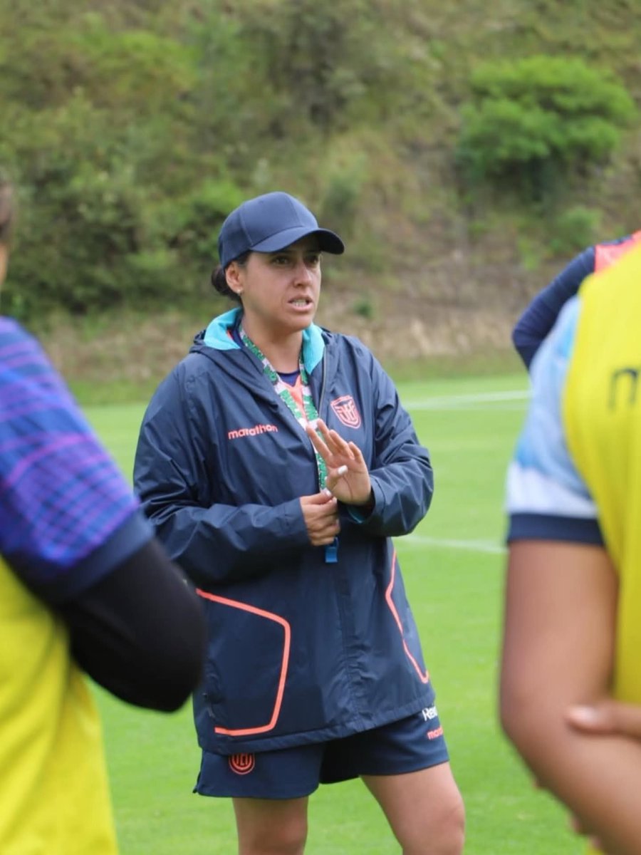 Futb_FemeninoEc's tweet photo. 🤩 Días de convocatoria y evaluación en Casa de la Selección.

La entrenadora Ana Rueda, es la encargada de dirigir #LaTriU15🇪🇨 que participará en el torneo Conmebol Evolución en el mes de Septiembre en Paraguay.

Jueves y viernes, se llamarán a las pruebas en Guayaquil.

📸 FEF https://t.co/H2H5RvPqDA