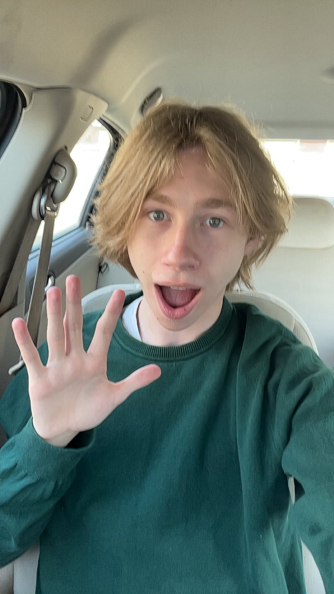 Who likes matcha, labubus, clairo, tote bags, and reading feminist literature?!?! (I DO I DO I DOOOO!!!)