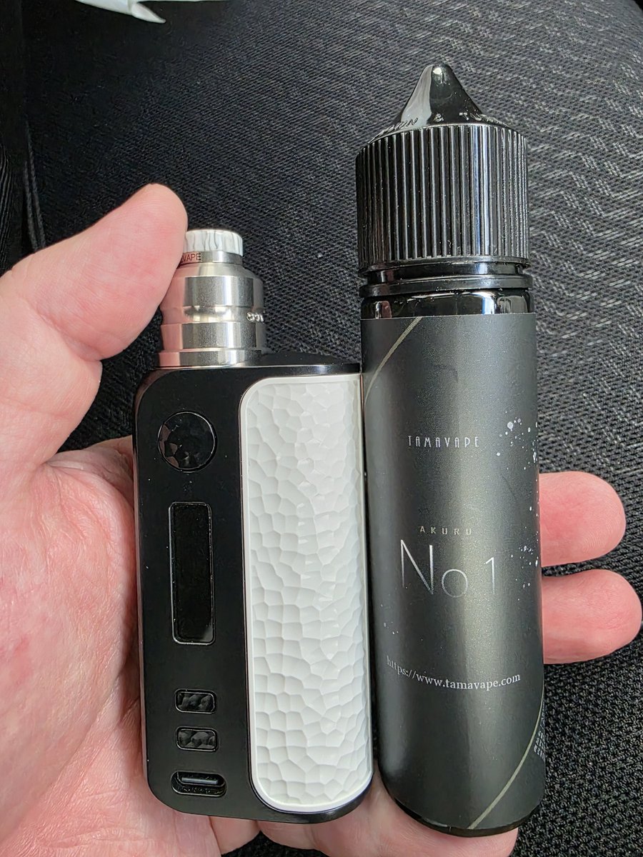 tommy_o1101's tweet photo. おはです☀️今日は涼しいのかな🤣感覚がバグってきた🫠
AKURU.No1はvapeならではの良い意味で良くわからんけどずっと吸える旨いやつ👍味覚音痴ですんません🙇♂️それでは皆様本日もご安全に👍
#TAMAVAPE
#IZANAMI https://t.co/g5XRlR9XqO
