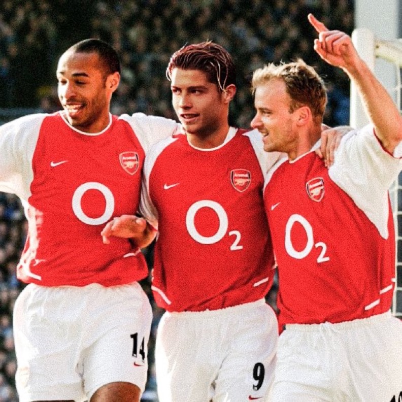 22 years ago today, Arsenal’s deal for Sporting Lisbon’s 18 year old star Cristiano Ronaldo was hijacked by Man United. 

Arsenal had almost agreed a £4.5M deal for Ronaldo but Sporting wanted him to play in the grand opening of their new stadium.

Unfortunately, this was a