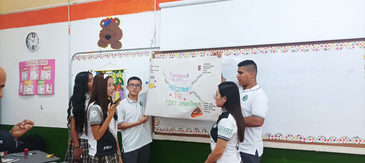 PAEColombiaOf's tweet photo. Más de 650 voces, 10 ciudades, un objetivo: construir una Política Pública de Alimentación Escolar con identidad, dignidad y enfoque territorial. 💪🏻✨️
Estudiantes, docentes, familias y comunidades étnicas se unieron para poner en la mesa sus saberes, experiencias y propuestas, con el propósito de transformar el PAE desde los territorios. 
#PAEconIdentidad #GobiernoDelCambio #AsíSeSirveElCambio