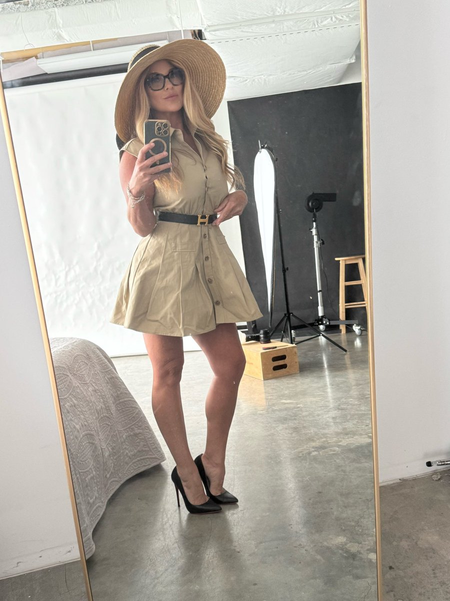 💗 𝕯ᥲᥒіᥴᥲ 𝕷ᥲᥒᥱ 💗 (@lovedanilane) on Twitter photo Photoshoot day with the lovely and talented <a href="/LeoBrooklynbaby/">Leo Brooklyn</a> ! Photoshoot day with the lovely and talented <a href="/LeoBrooklynbaby/">Leo Brooklyn</a> !