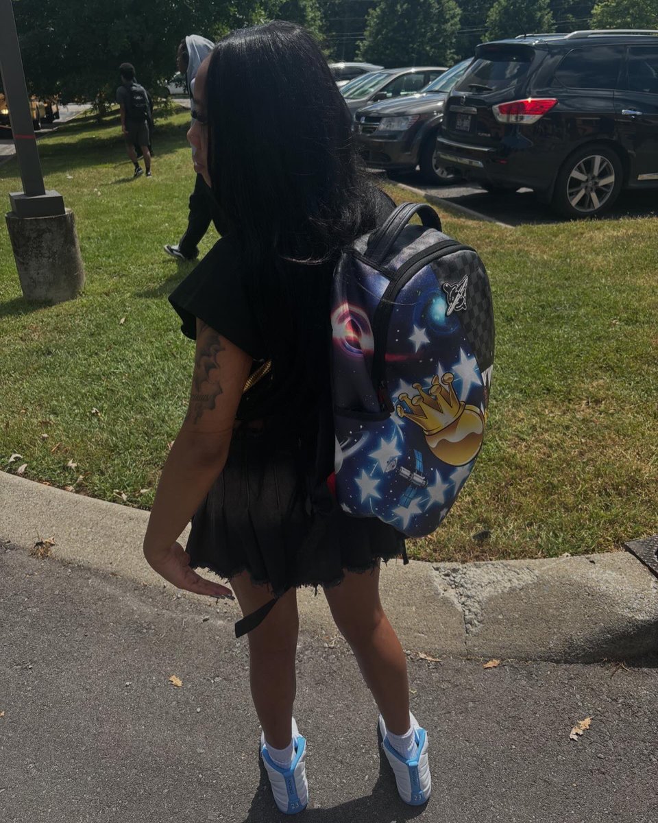 Tanylarenee's tweet image. #lastfirstday #Seniorszn