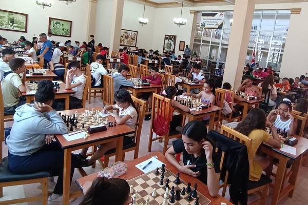 Camagüeyanos ganan torneos escolar y pioneril de #ajedrez
Es la primera vez que los de la tierra de los tinajones dominan las dos categorías en un mismo año. #Cuba #DeporteCubano
jit.cu/NewsDetails.as…