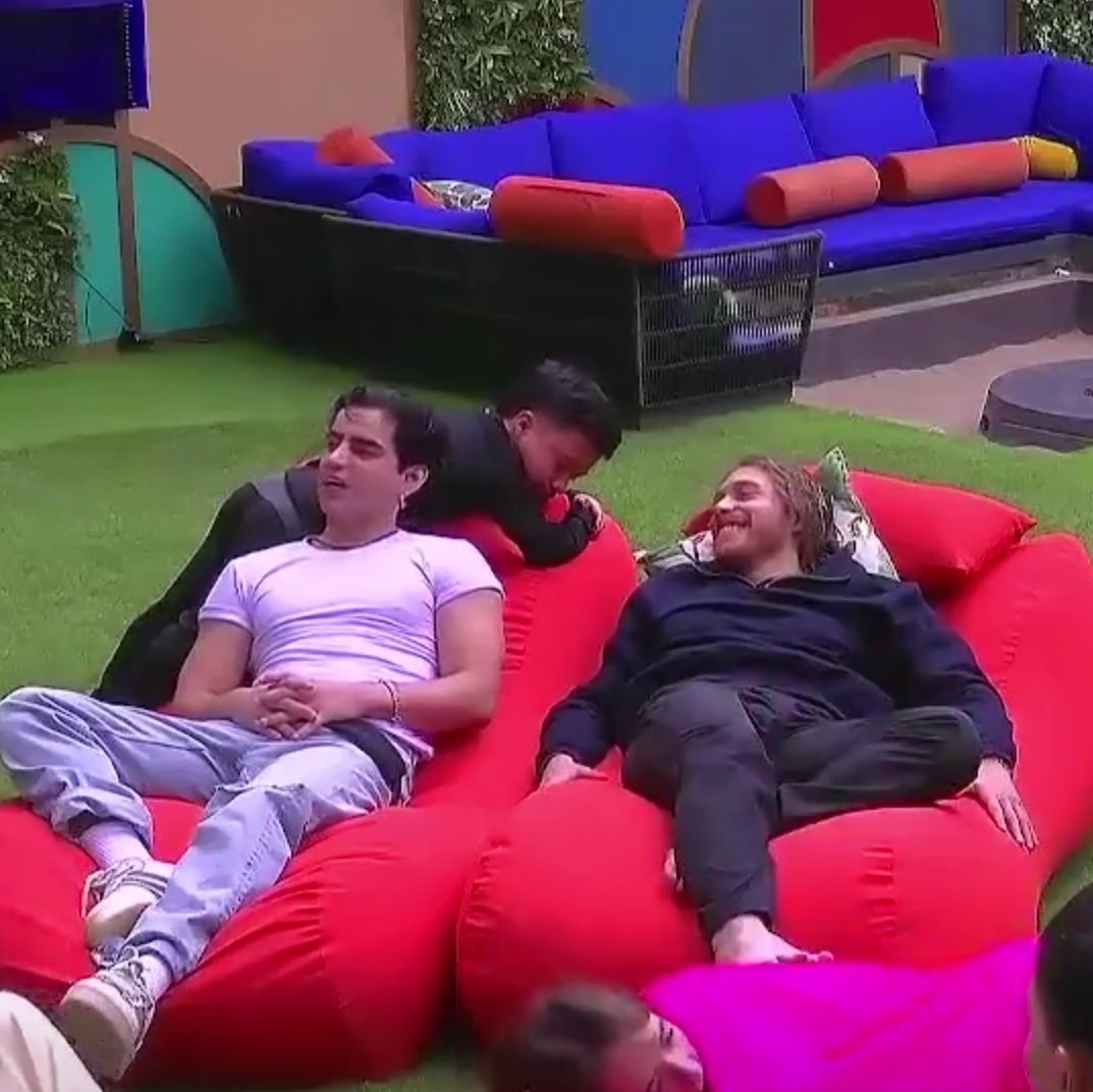 no me los separen nunca 😭

#LCDLFMX3
#LaCasaDeLosFamososMx